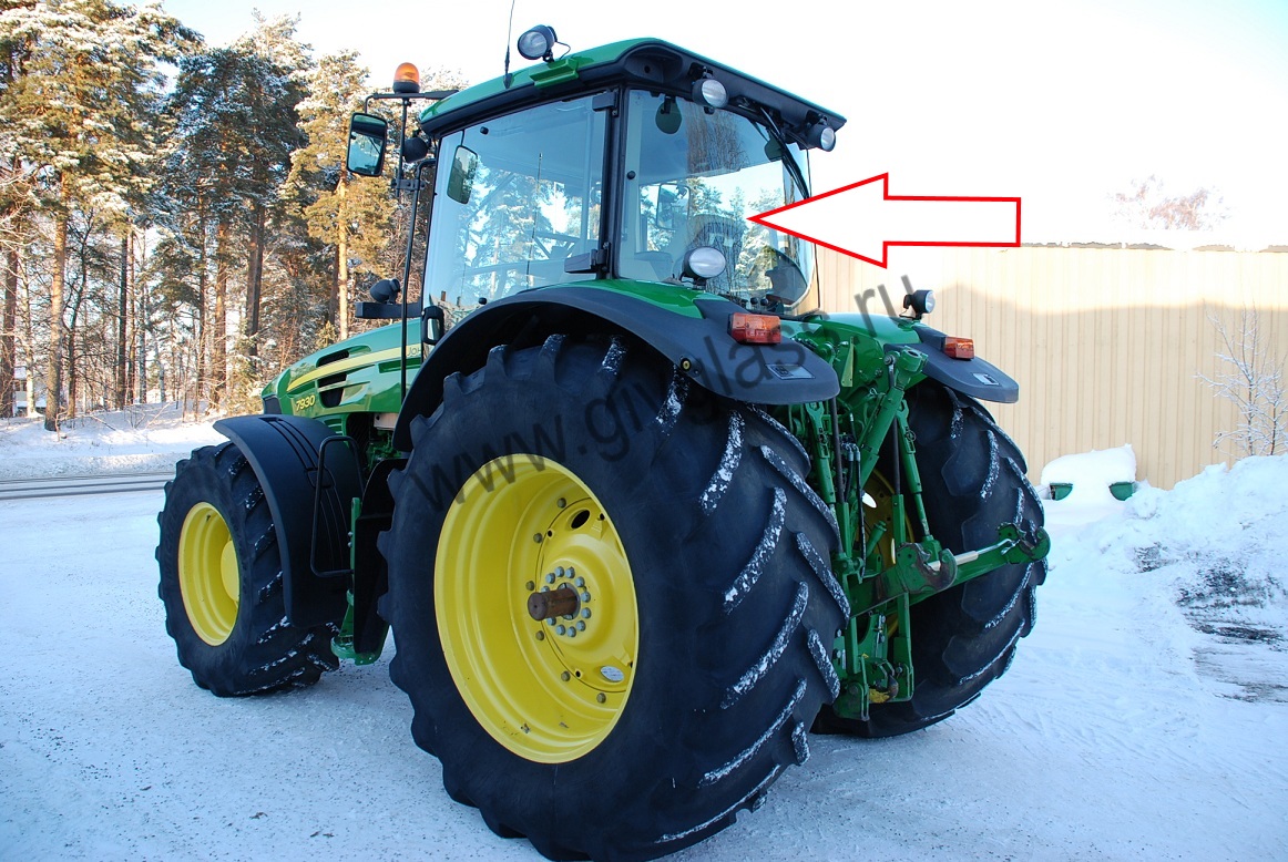 Трактор John Deere 6068 RW/ 8430 RW/ 7830 RW/ 7930 RW - Стекло заднее с отверстиями без уплотнителя и фурнитуры